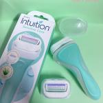 ماكينة حلاقة انتيويشن سينسيتيف كير للنساء مع 2 شفرة حلاقة مرطبة قابلة لاعادة التعبئة مع الصبار الطبيعي من شيك